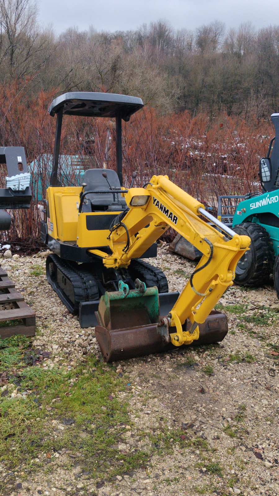 Yanmar B12.2B forgókotró-kompakt lánctalpas kotrógép