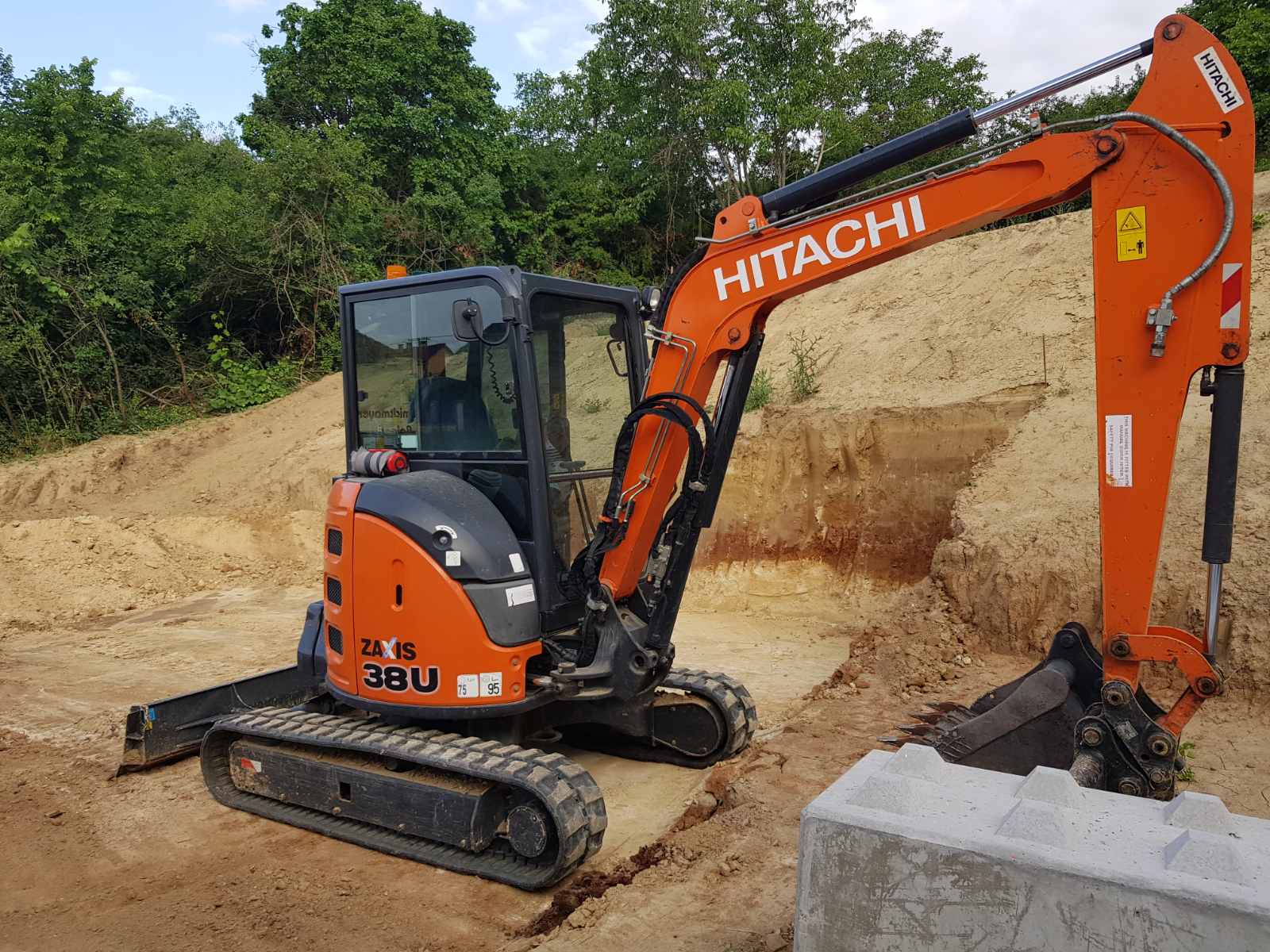 Hitachi ZX38U-5A
